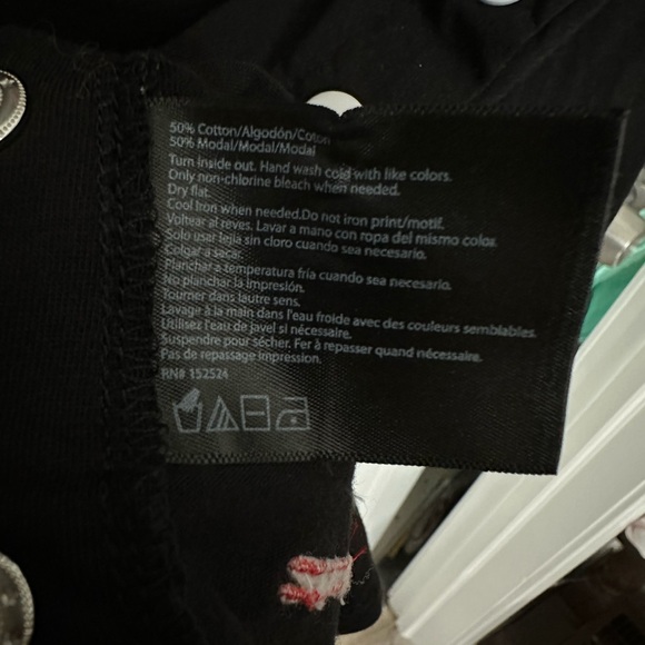 Peace love world T-shirt with side snap details size small NWOT - Picture 8 of 8